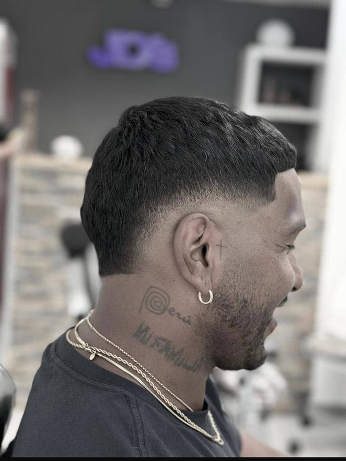 Sauberer Fade mit präzisen Linien